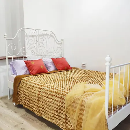 Deluxe S 6-8 * Lviv