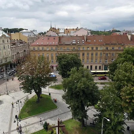 Deluxe S 6-8 * Lviv