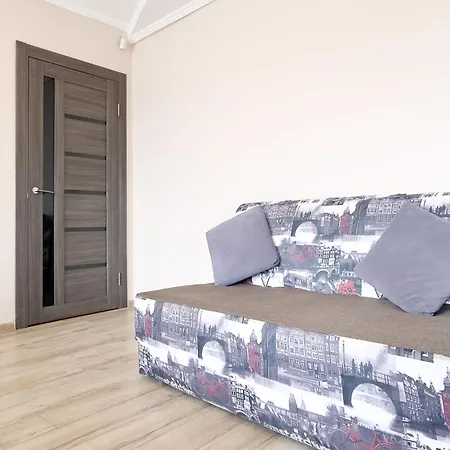Deluxe S 6-8 * Lviv